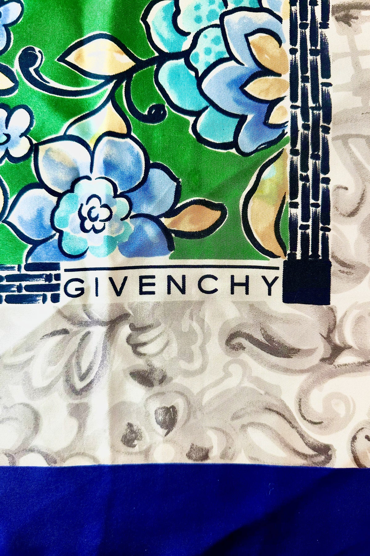 Givenchy Paris Carré de Soie Bleu Vintage Made in Italy