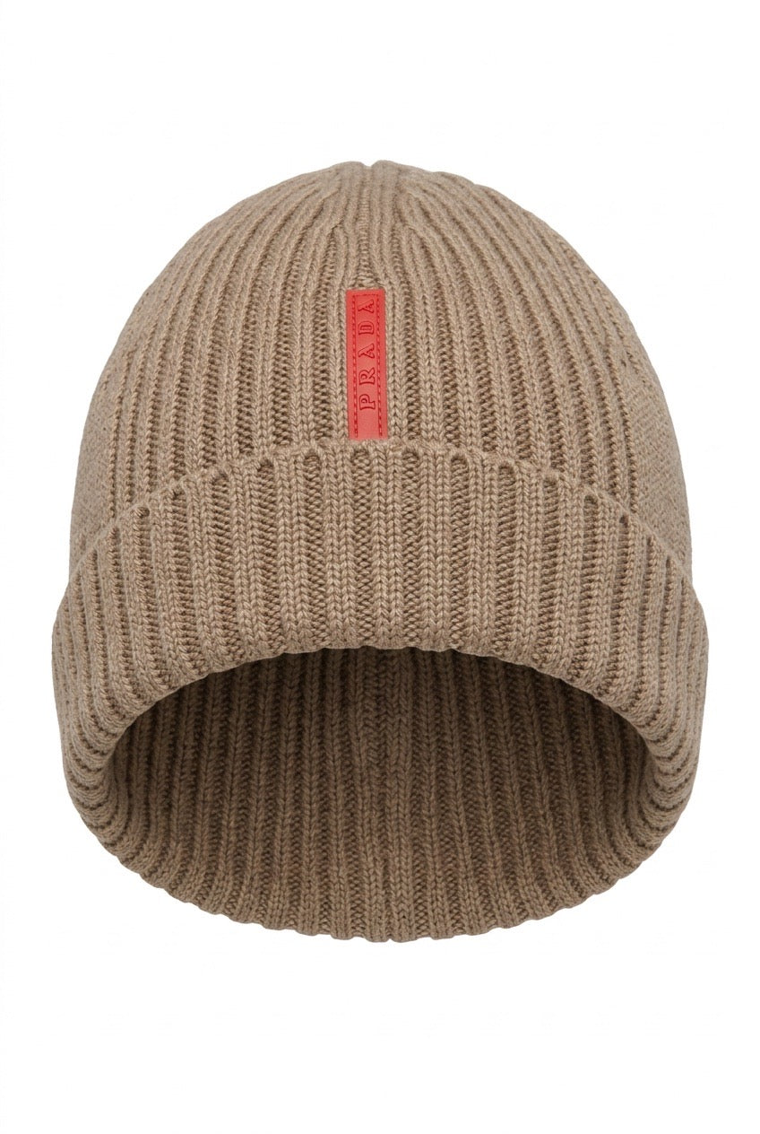 Bonnet Prada linea rossa vintage – Seconde main luxe – VestiaireFMR Genève Suisse