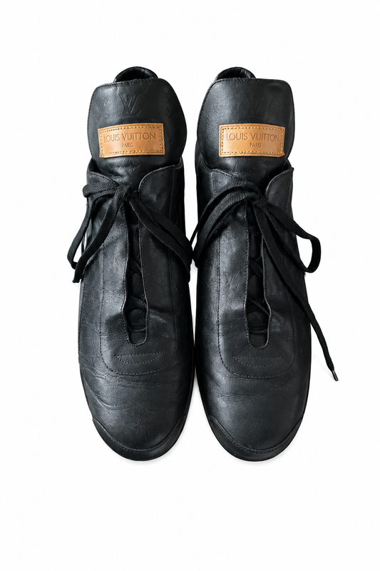 Louis Vuitton chaussures en cuir noir embossé Monogram, lacets et écussons cognac — Seconde Main VestiaireFMR