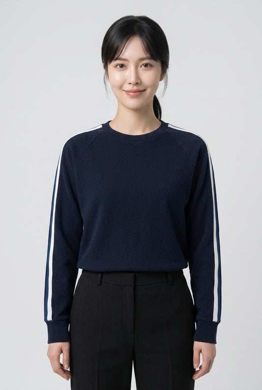 Femme portant un sweat Sandro femme – Seconde main luxe – VestiaireFMR Genève Suisse