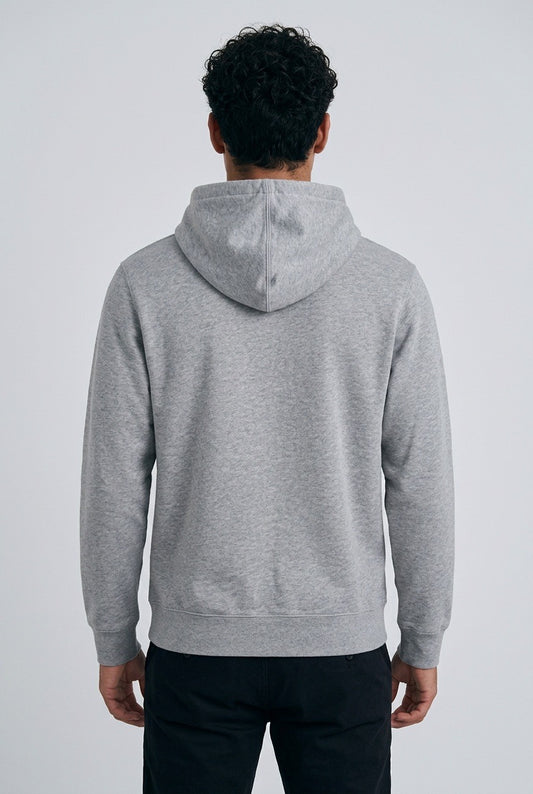 Jeune homme de dos portant un sweat à capuche Sandro Homme – Seconde main luxe – VestiaireFMR Genève Suisse