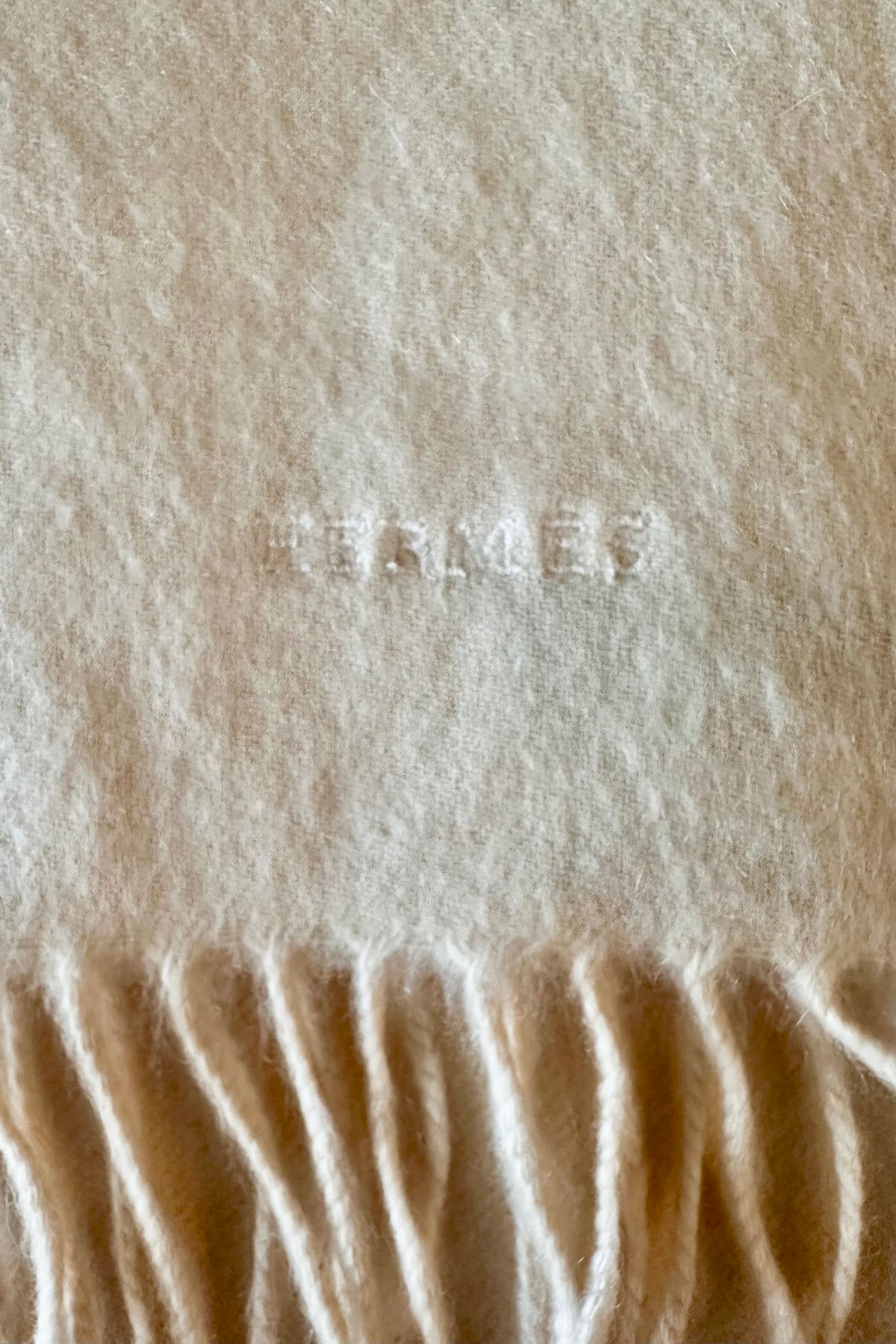 Hermès Paris Écharpe Cachemire Crème Exclusif Made in Scotland