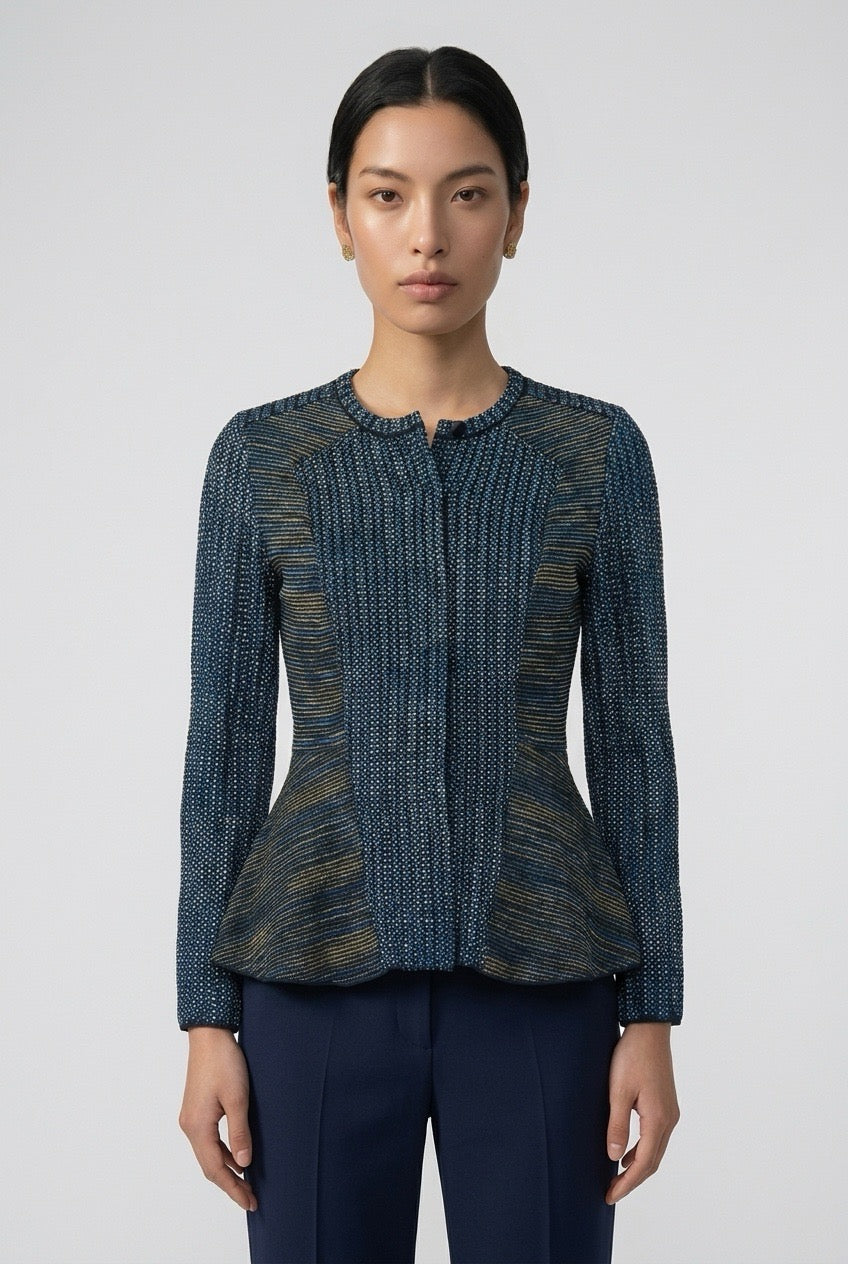 Femme portant un Cardigan M Missoni - Seconde main luxe – VestiaireFMR Genève Suisse