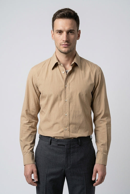 Homme portant une chemise beige Hermès – Seconde main luxe – VestiaireFMR Genève Suisse