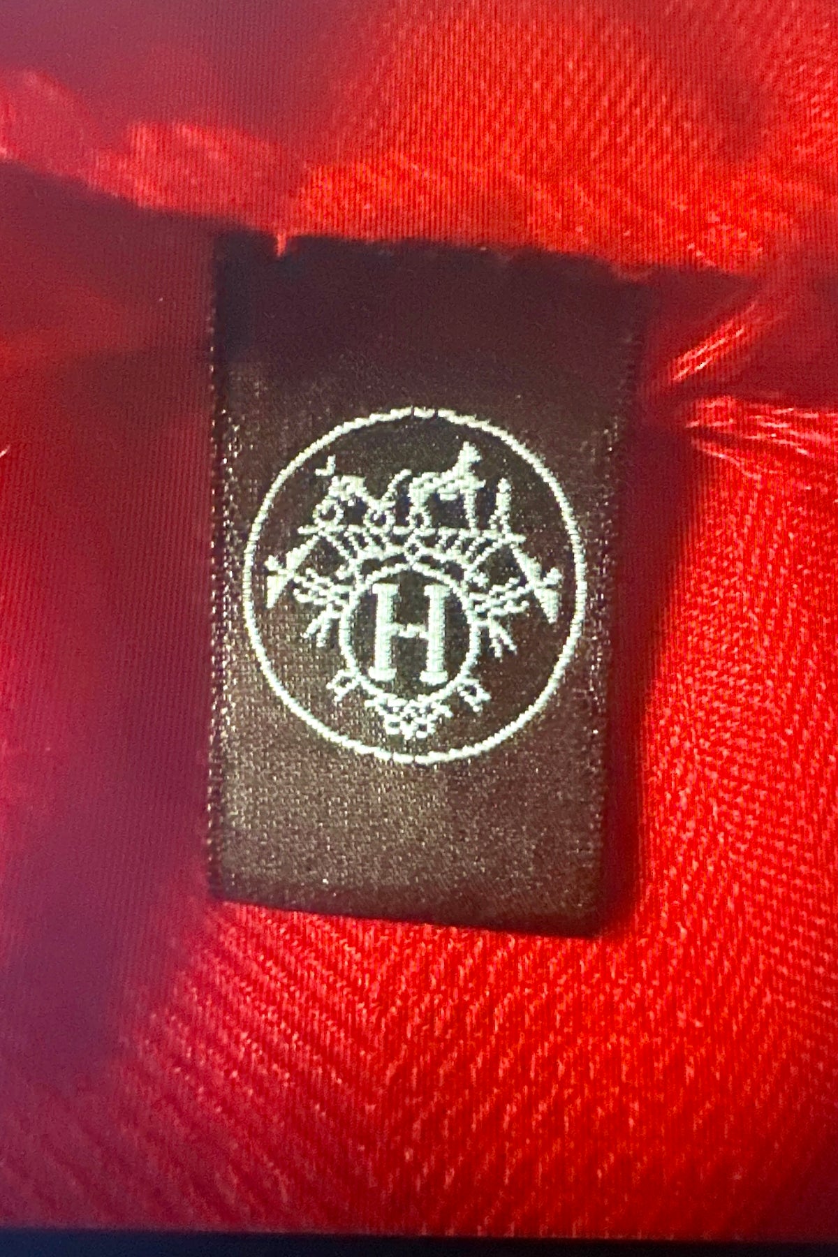 Hermès Paris Étole Cachemire et Soie Rouge Monogramme Made in France
