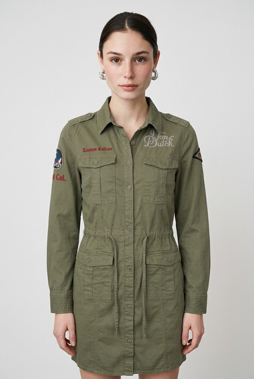 Femme portant une veste Von Dutch en coton – Seconde Main luxe – VestiaireFMR Genève Suisse