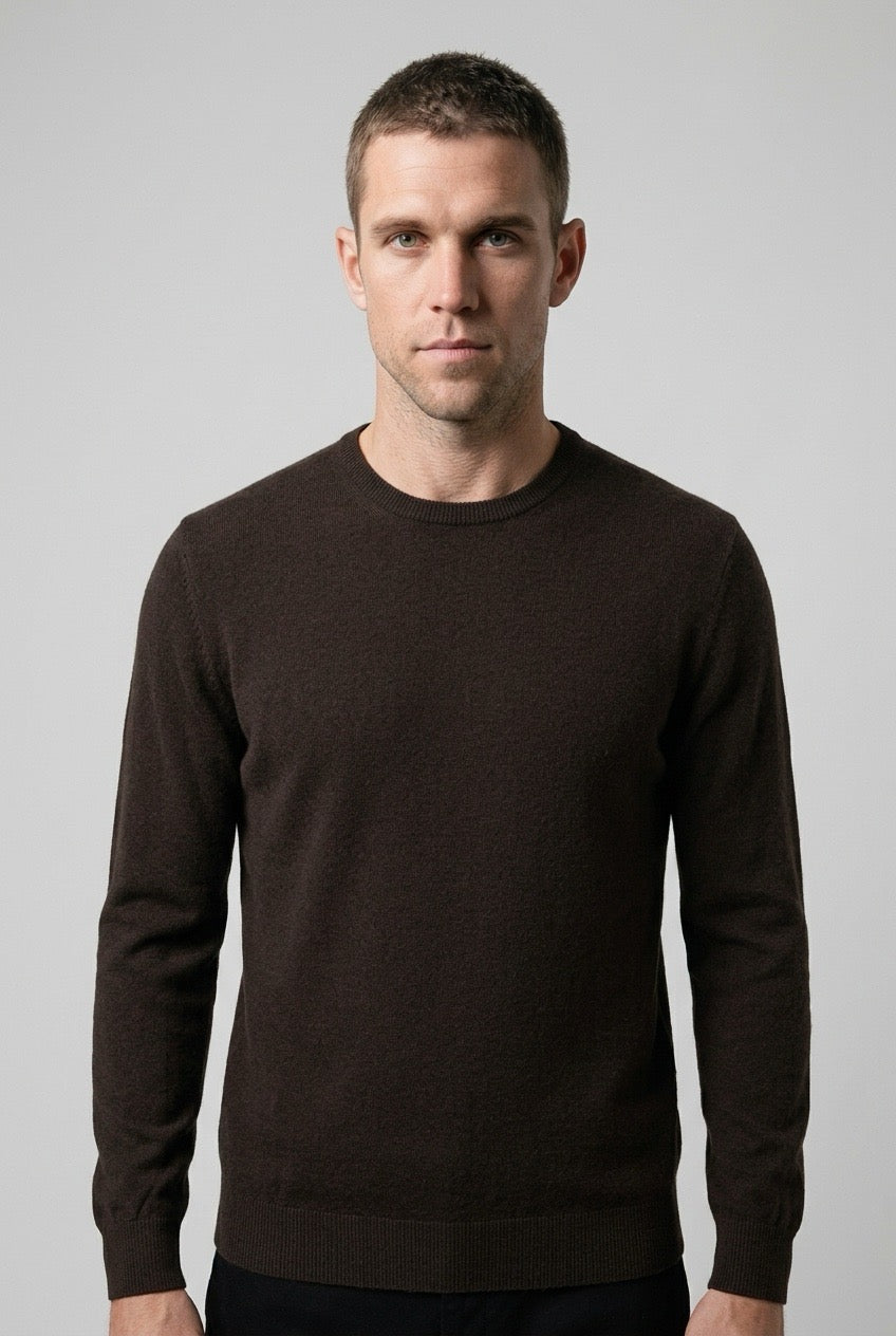 Boggi Milano pull brun chocolat à col rond et manches longues, porté de face — Seconde Main VestiaireFMR