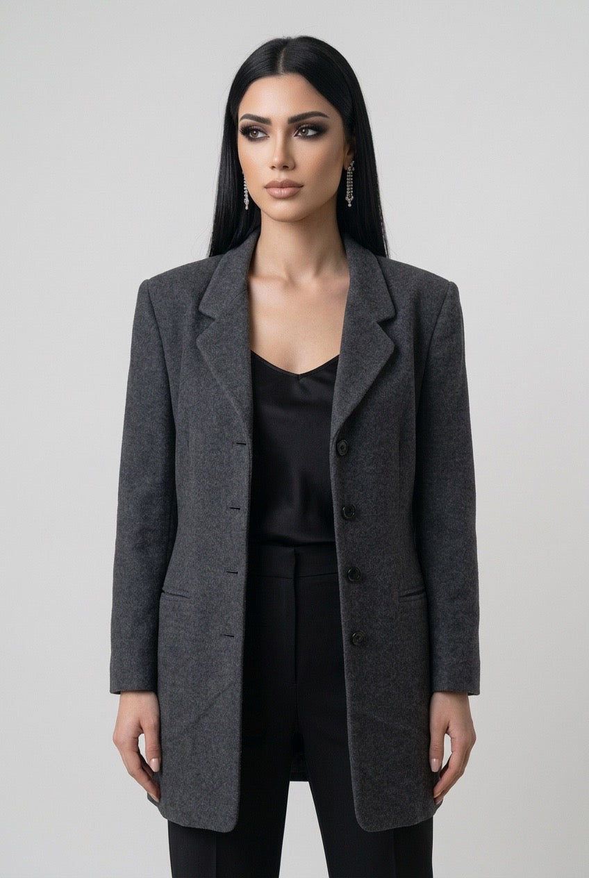 Escada by Margaretha Ley manteau anthracite porté ouvert, vue de face — Seconde Main VestiaireFMR
