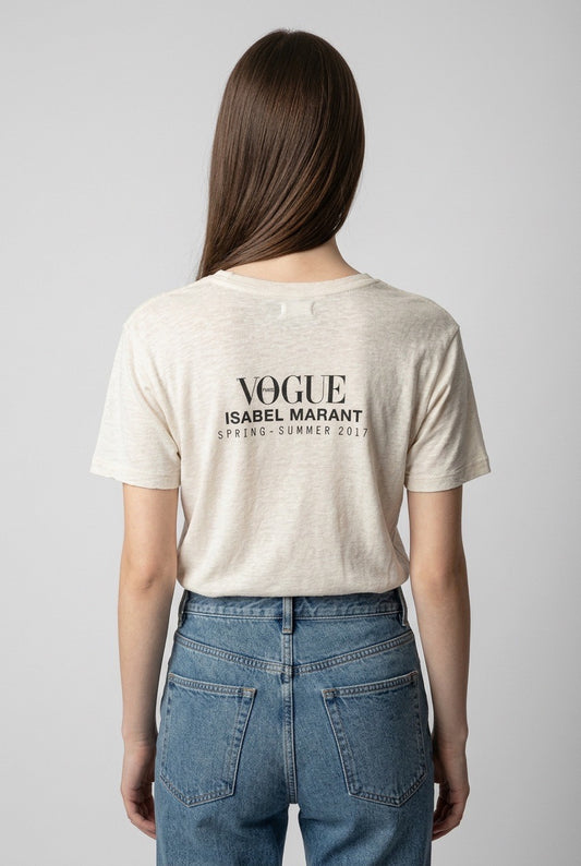 Jeun fille de dos portant un t-shirt vogue x Isabel Marant vintage – Seconde main luxe – VestiaireFMR Genève Suisse