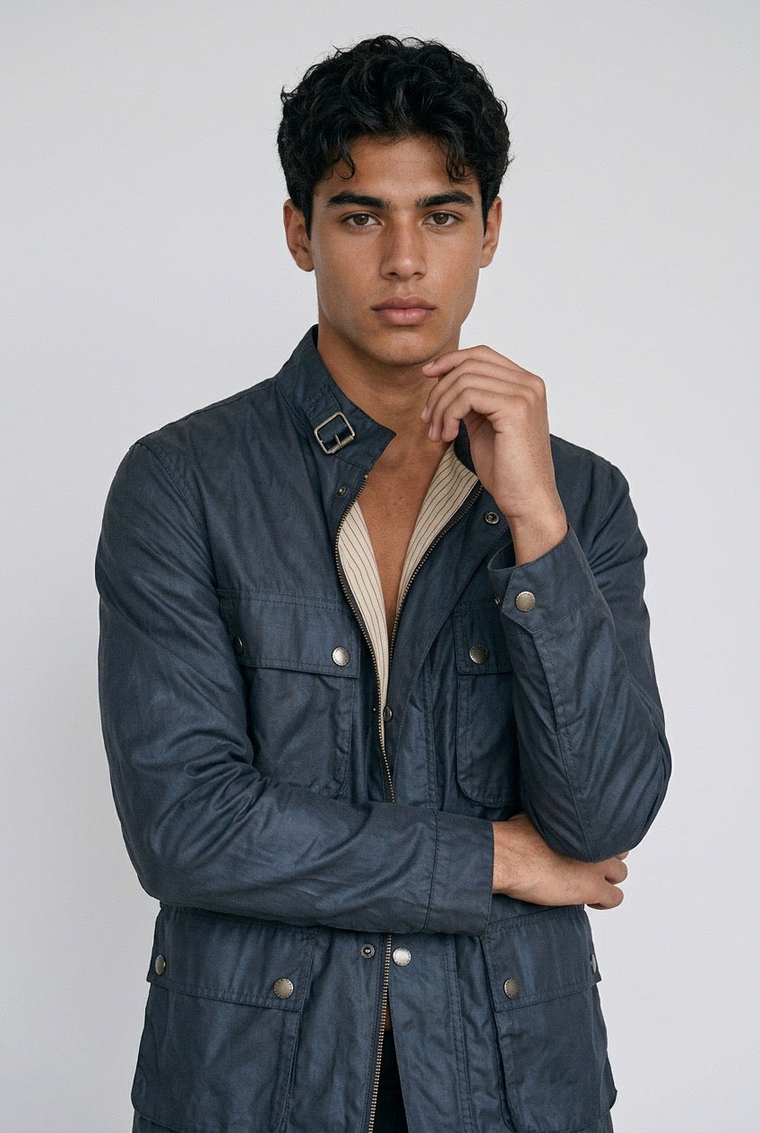 Jeune homme de face portant une veste Ps Paul Smith homme – Seconde main luxe – VestiaireFMR Genève Suisse