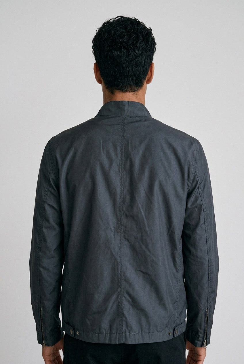 Jeune homme de dos portant une veste Ps Paul Smith homme – Seconde main luxe – VestiaireFMR Genève Suisse