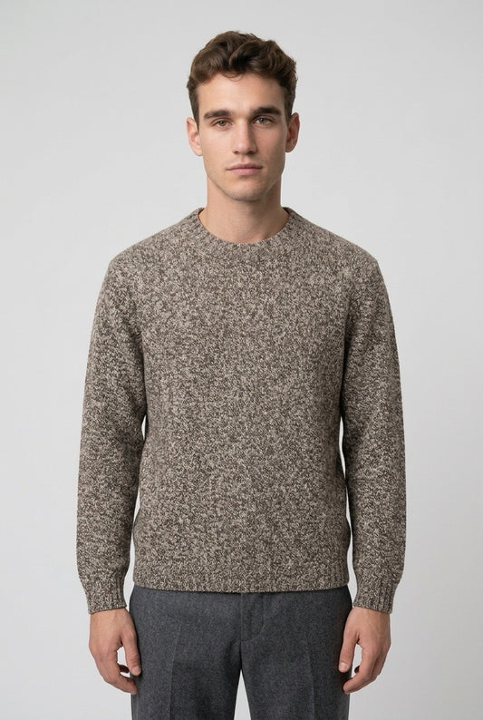 Homme portant un pull C.P.Company – Seconde main luxe – VestiaireFMR Genève Suisse