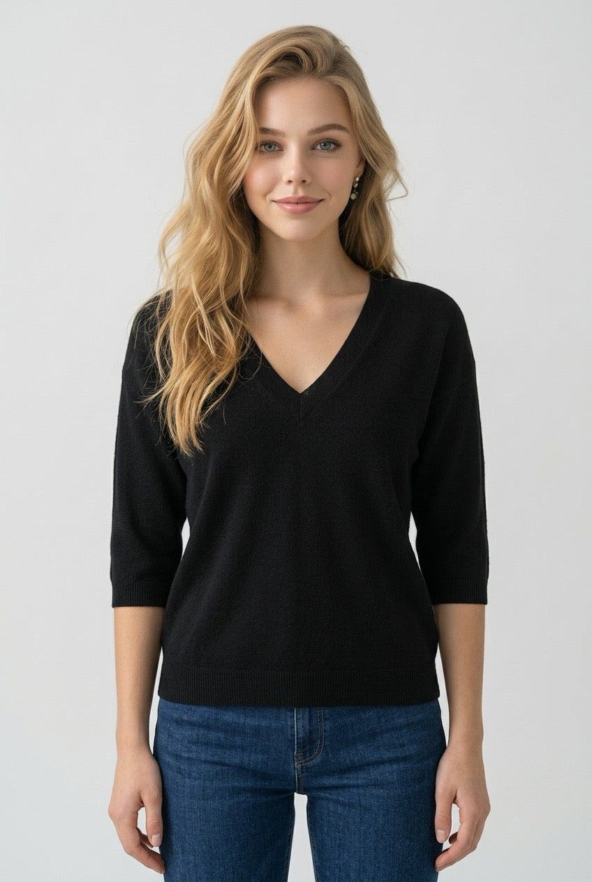 Femme portant un pull à manches mi-longues Eric Bompard en cachemire – Seconde main luxe – VestiaireFMR Genève Suisse