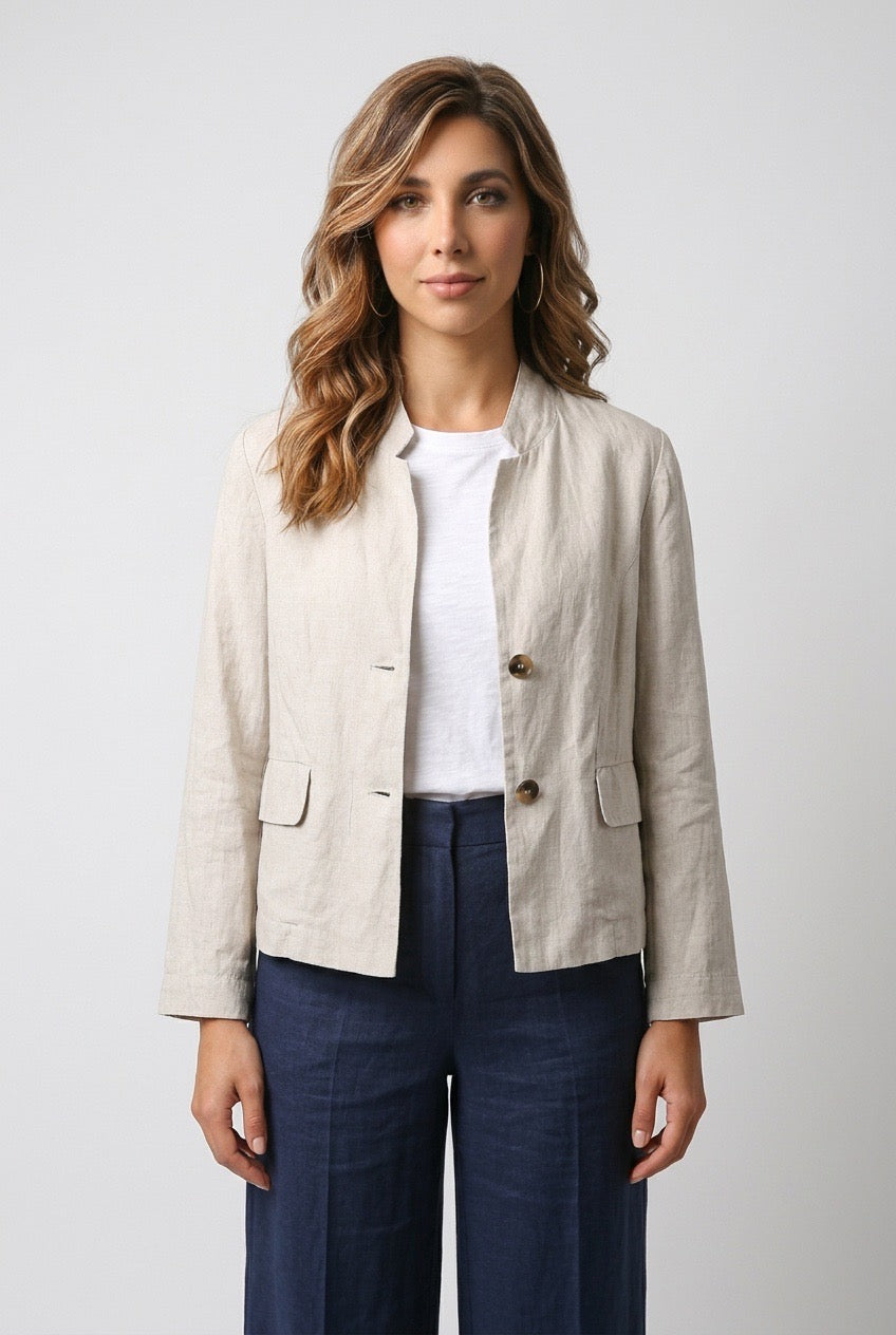 Femme portant une veste Peserico en lin  – Seconde main luxe – VestiaireFMR Genève Suisse