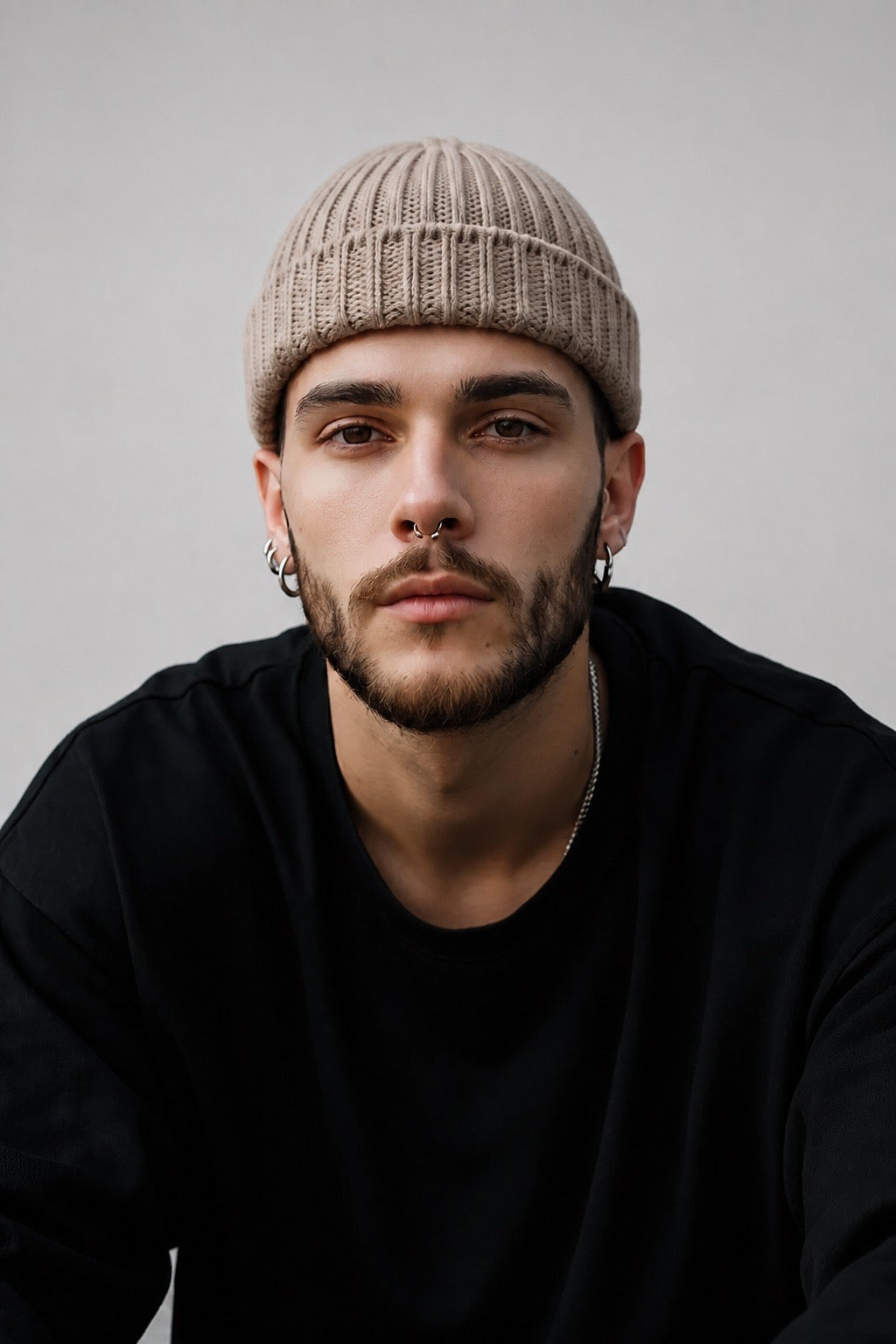 Homme portant un bonnet Cabasso beige cachemire  vintage – Seconde main luxe – VestiaireFMR Genève Suisse