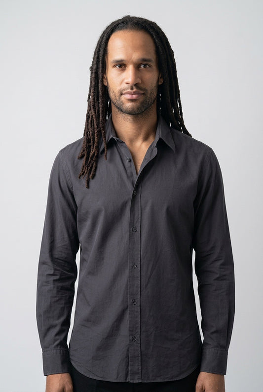 Homme portant une chemise Hermès – Seconde main luxe – VestiaireFMR Genève Suisse